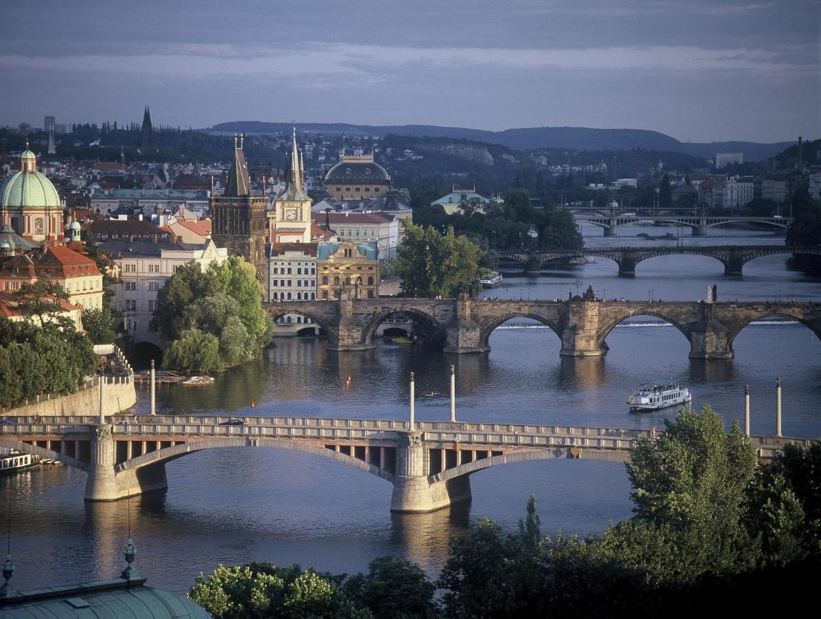 Apartment Vltava Prag Eksteriør billede